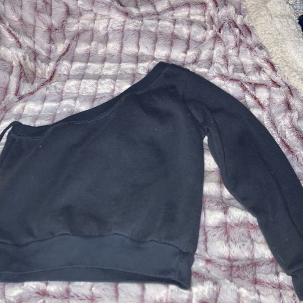 one shoulder cropped sweatshirt